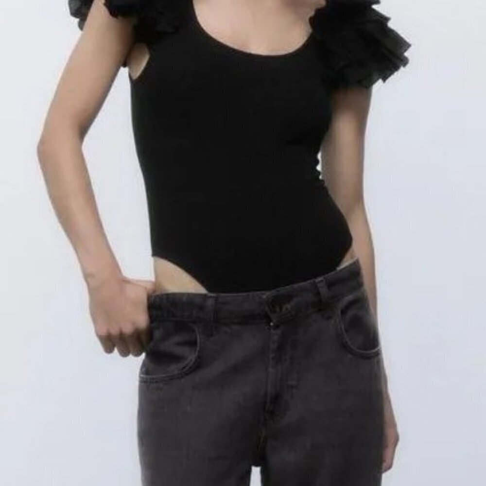 ZARA Ruffled Sleeve Body Suit Size M  0962/626/800